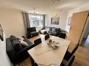 2 Bedroom Flat 1 stop from London Bridge